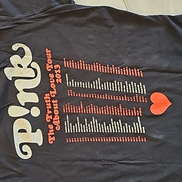 Pink 2013 Blow Me One Last Kiss Concert Tee Med - Picture 3 of 12
